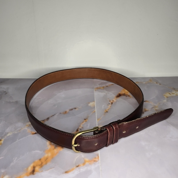 5602 THIS IS A COACH BELT. IT WAS MADE IN NEW YORK CITY OUT OF ENGLISH CALFSKIN - Picture 2 of 11